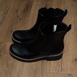 Universal Thread Black Chelsea Boot
